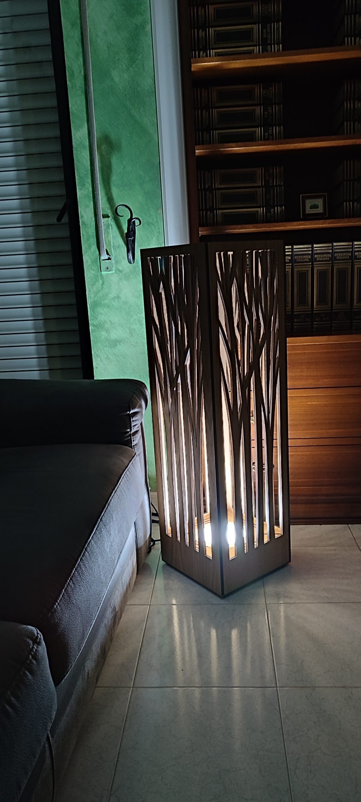 Wood lamp